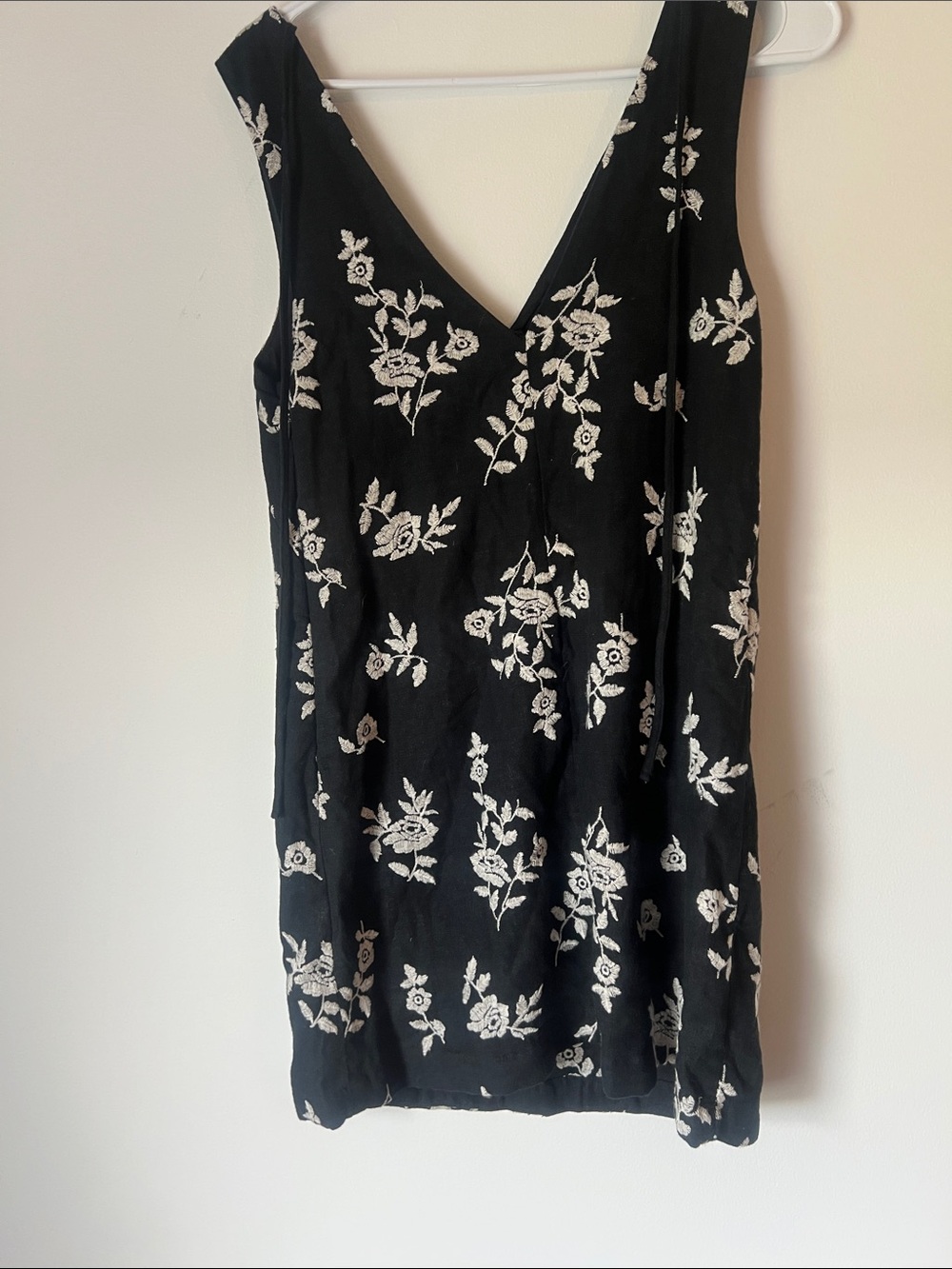 Abercrombie & Fitch Black Dress with Cream Floral Stitching - Picture 4 of 6
